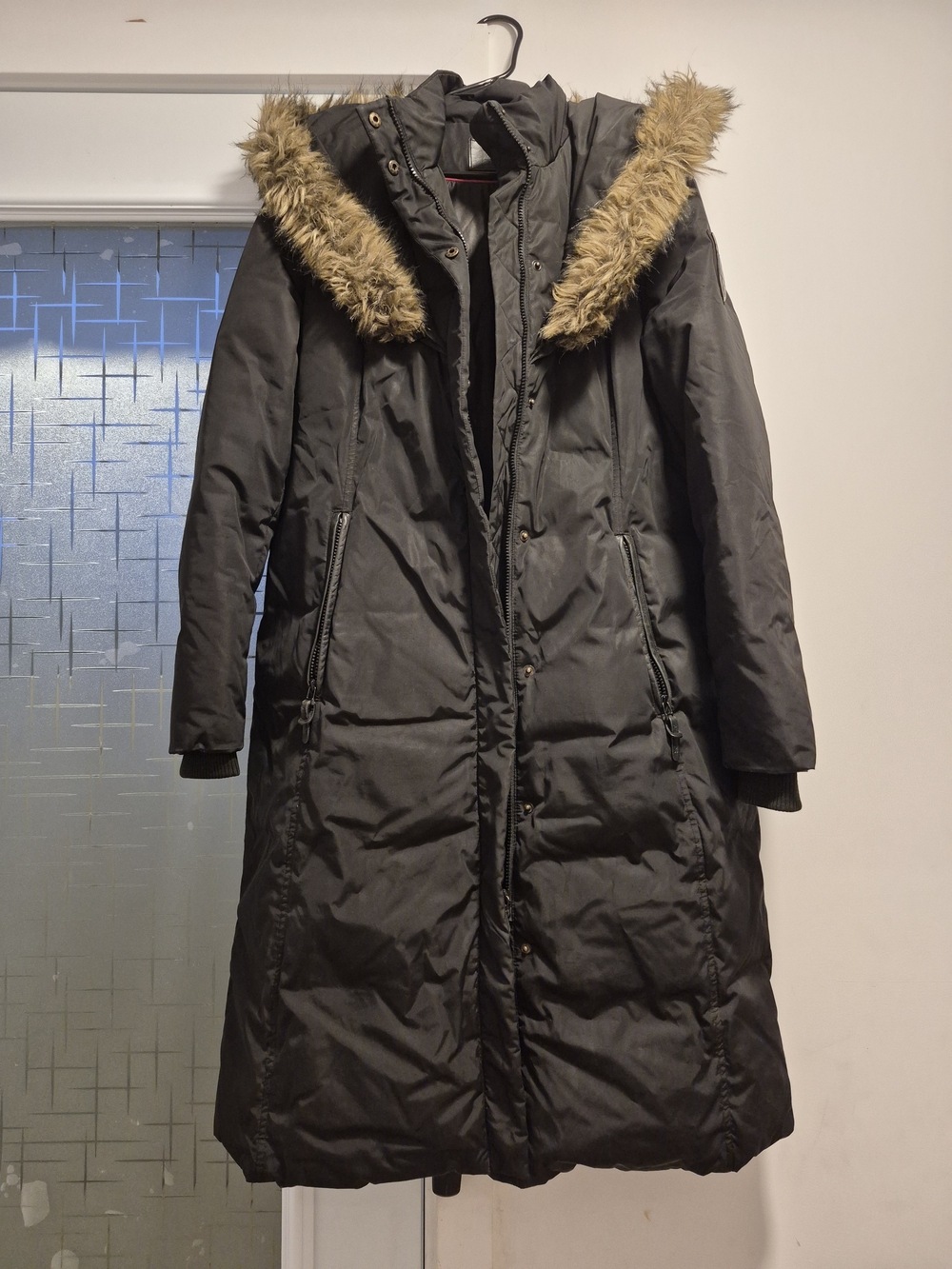 Atelier Noir By RUDSAK Black Long Puffer Coat with Faux-Fur Trim Hood - Picture 8 of 16